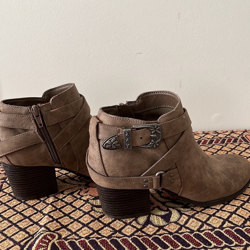 Indigo Rd Ankle Booties. #22. - Picture 4 of 10